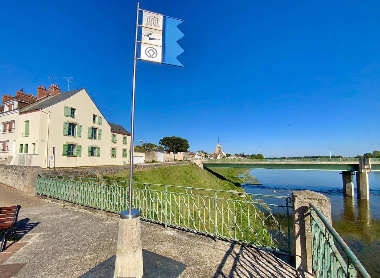 La Vue Loire Maison Saint-Denis-de lʼHôtel Esterno foto