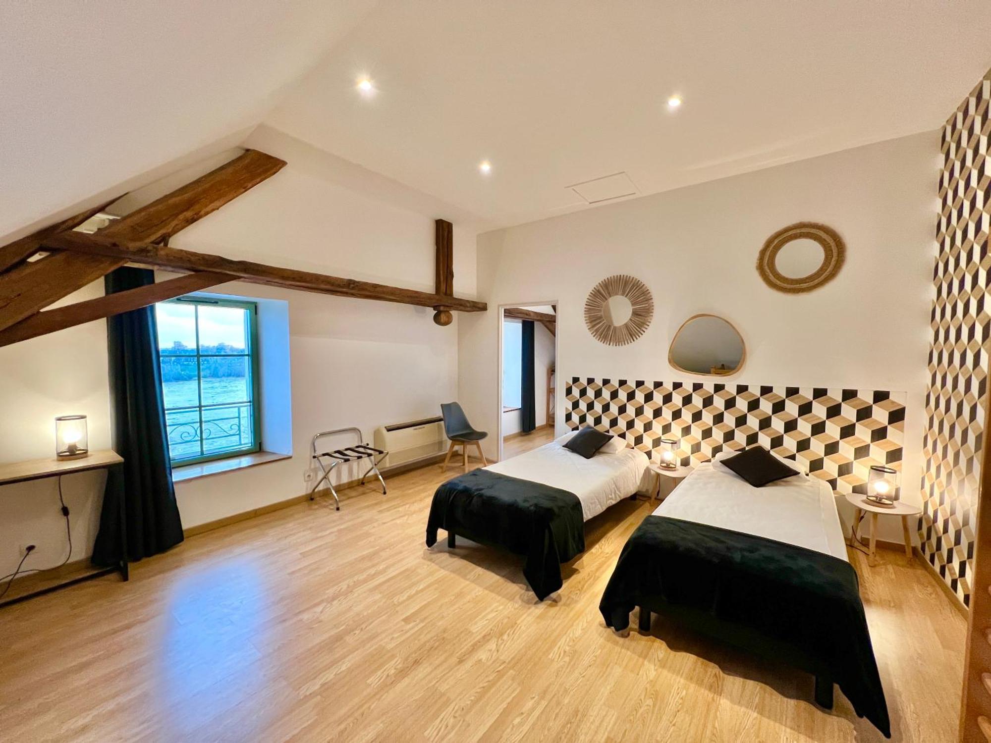 La Vue Loire Maison Saint-Denis-de lʼHôtel Esterno foto